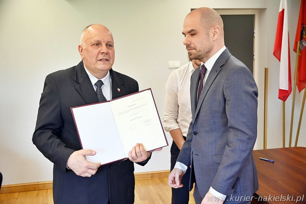 Radni Rady Powiatu Nakielskiego odebrali zaświadczenie o wyborze