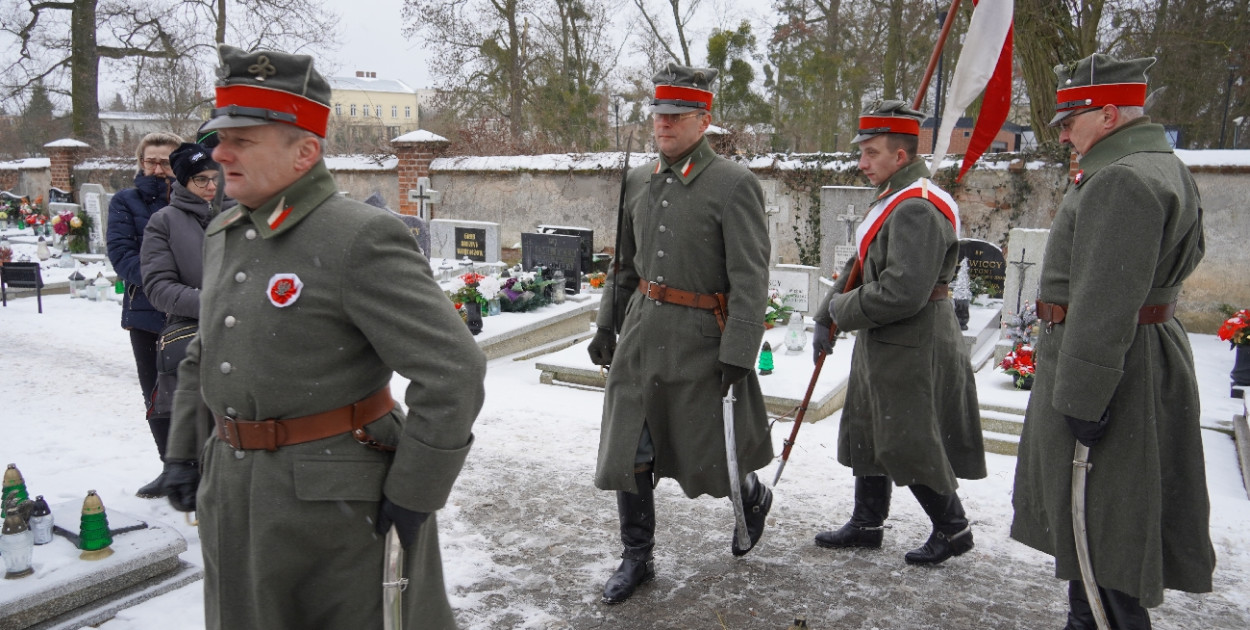 Cześć i chwała bohaterom!