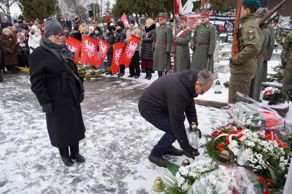 Cześć i chwała bohaterom!