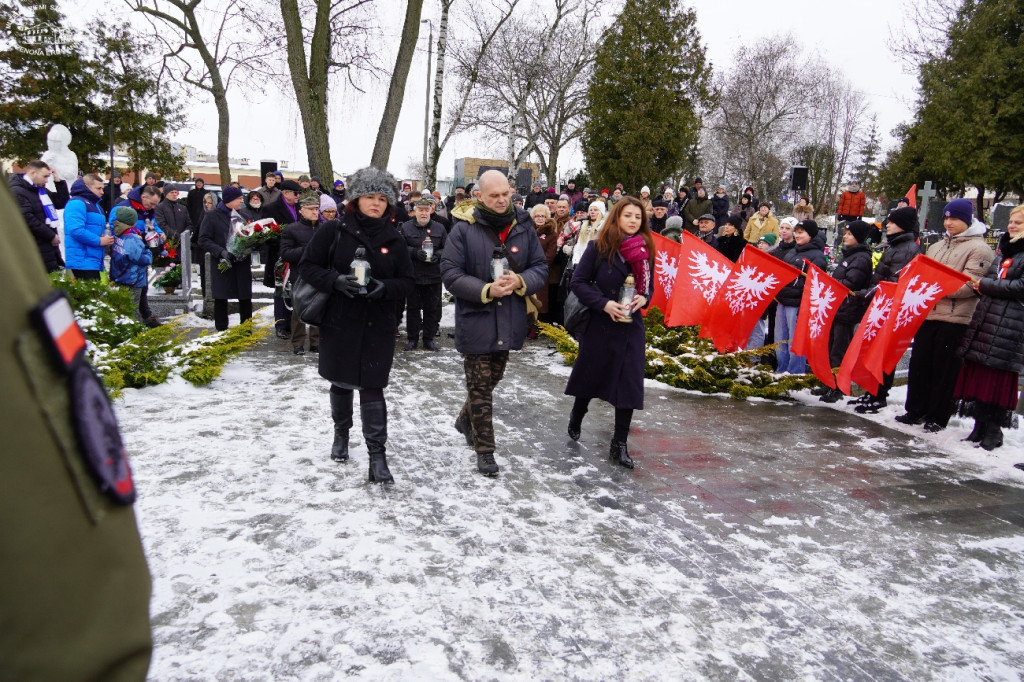 Cześć i chwała bohaterom!
