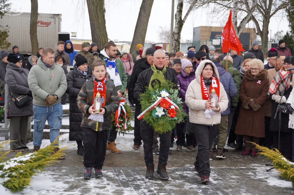 Cześć i chwała bohaterom!