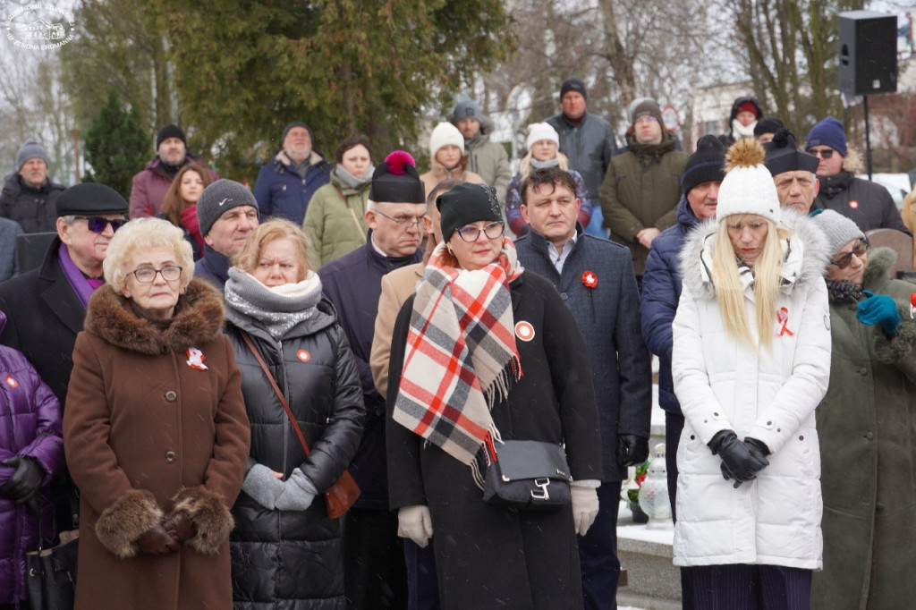 Cześć i chwała bohaterom!