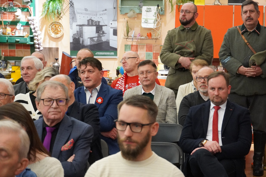 Cześć i chwała bohaterom!