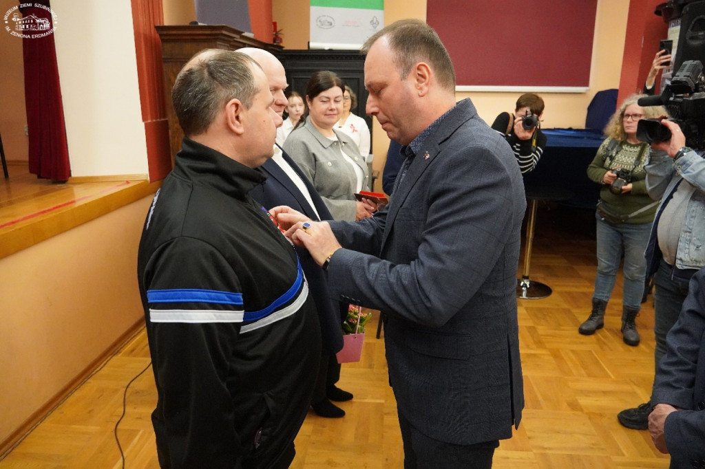 Cześć i chwała bohaterom!