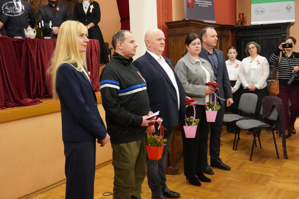 Cześć i chwała bohaterom!