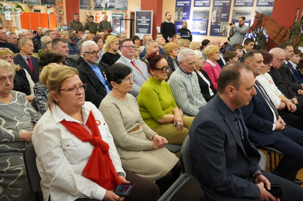 Cześć i chwała bohaterom!