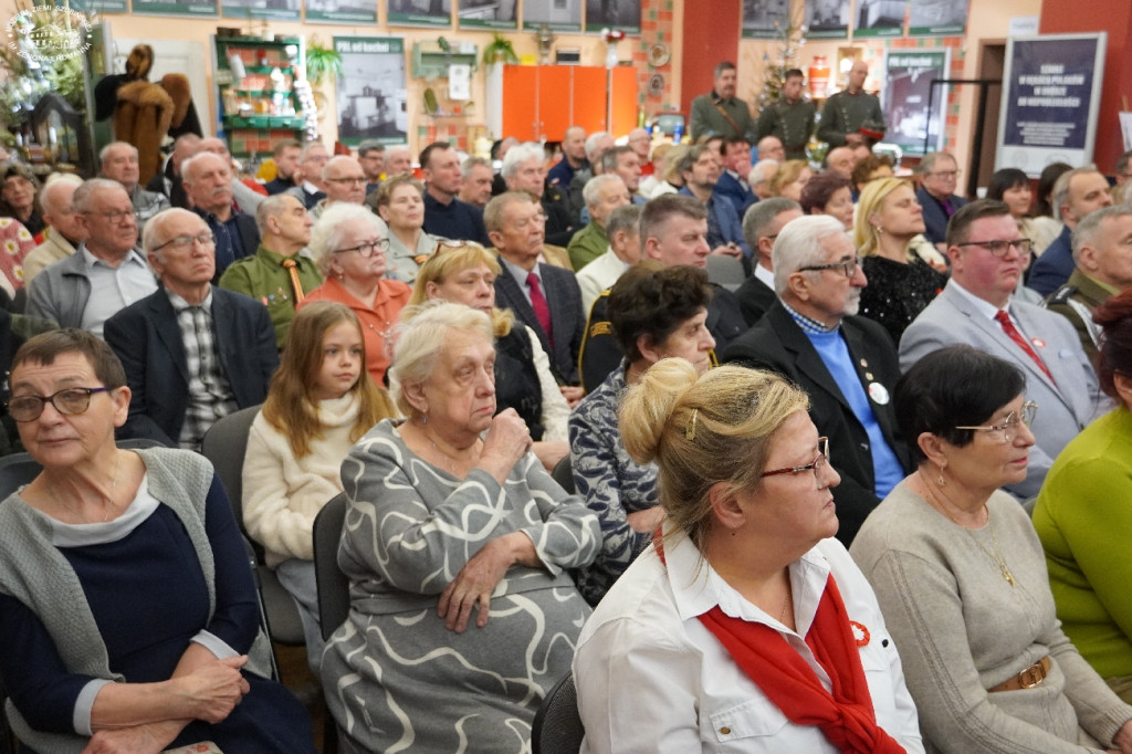 Cześć i chwała bohaterom!