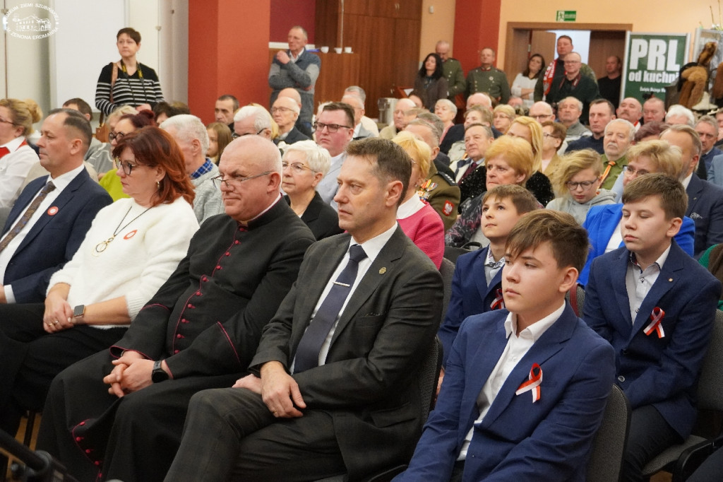 Cześć i chwała bohaterom!