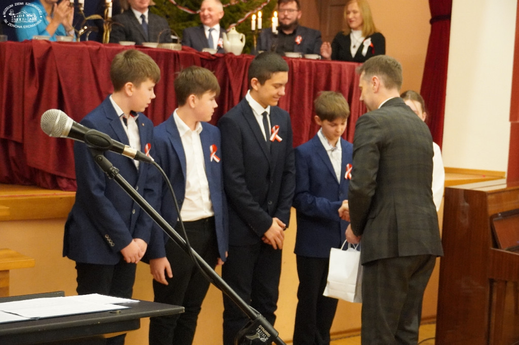 Cześć i chwała bohaterom!