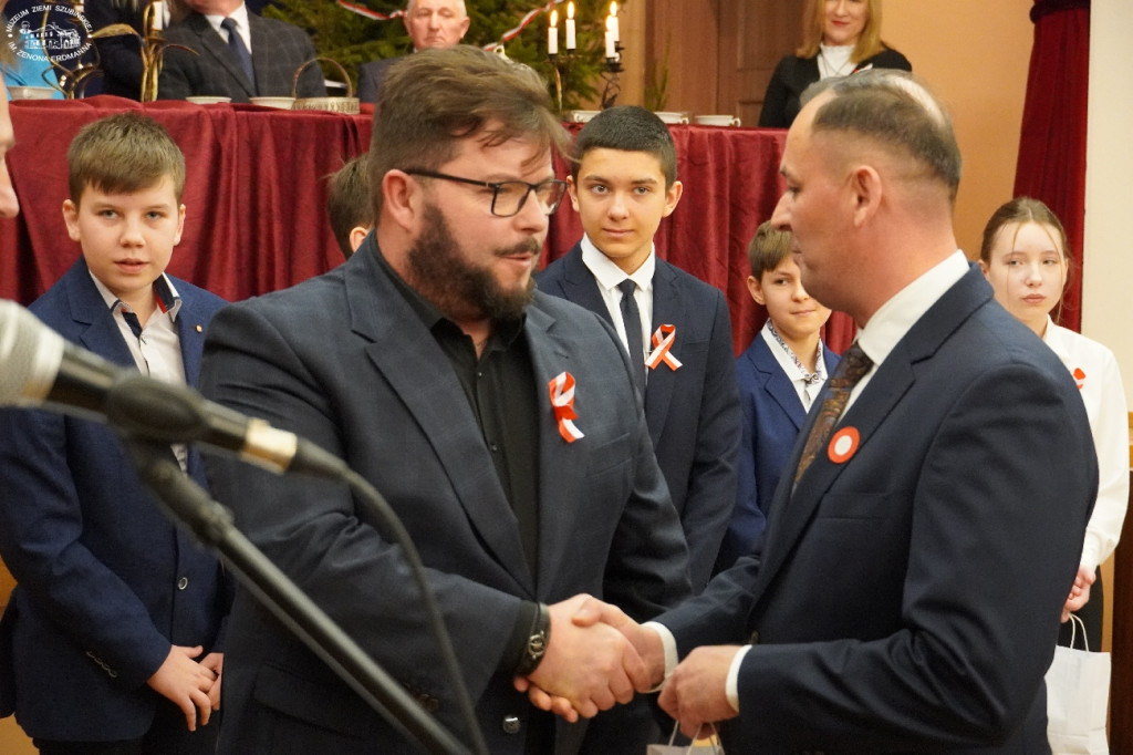 Cześć i chwała bohaterom!