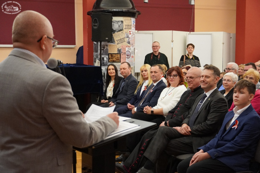 Cześć i chwała bohaterom!