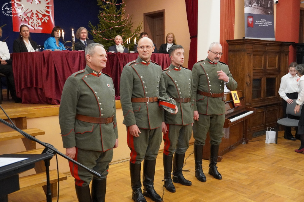 Cześć i chwała bohaterom!