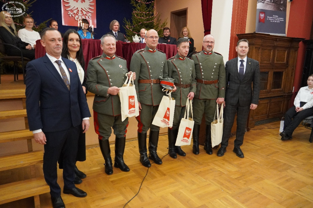 Cześć i chwała bohaterom!