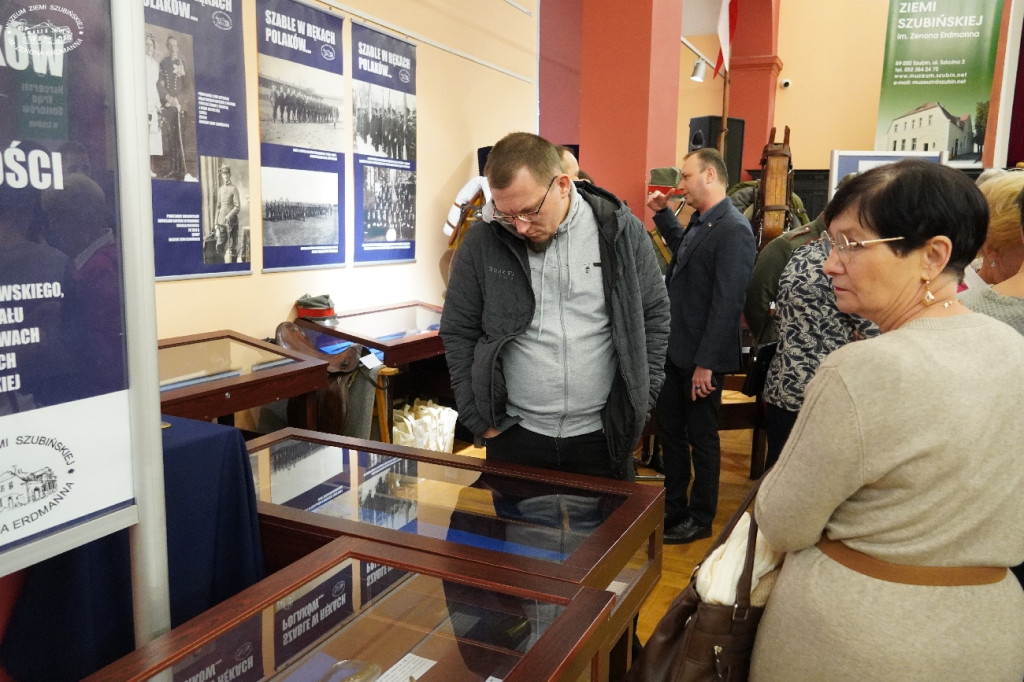 Cześć i chwała bohaterom!