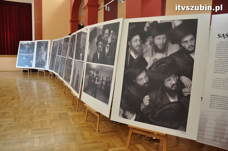 Uroczystość odsłonięcia tablicy pamiątkowej na cmentarzu żydowskim