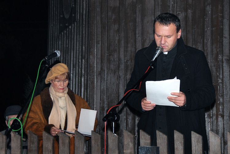 Wyjątkowy wieczór poezji i muzyki na cmentarzu szubińskim.