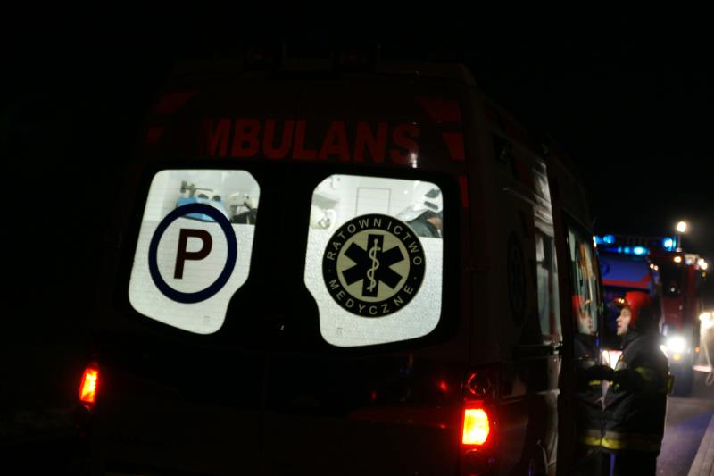 Dachowanie w Mycielewie, poszkodowanych odwieziono do szpitala.