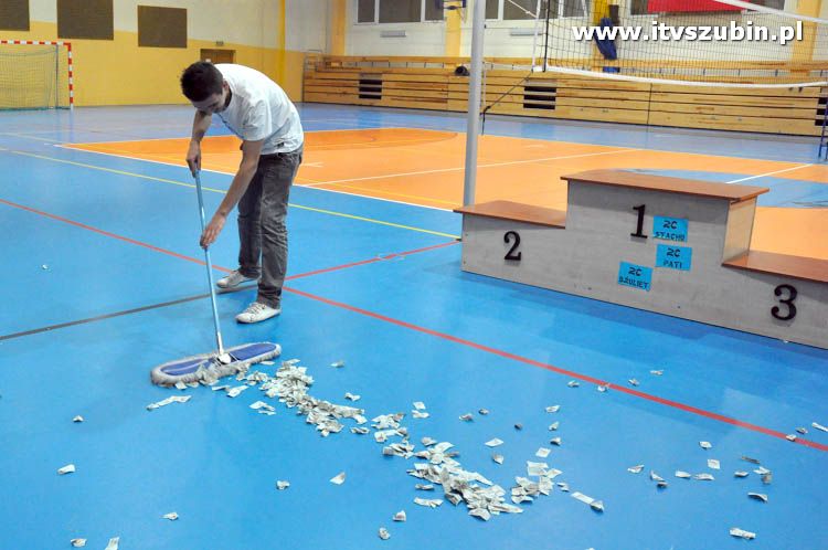Mistrzostwa I LO w Szubinie w piłce siatkowej drużyn mieszanych