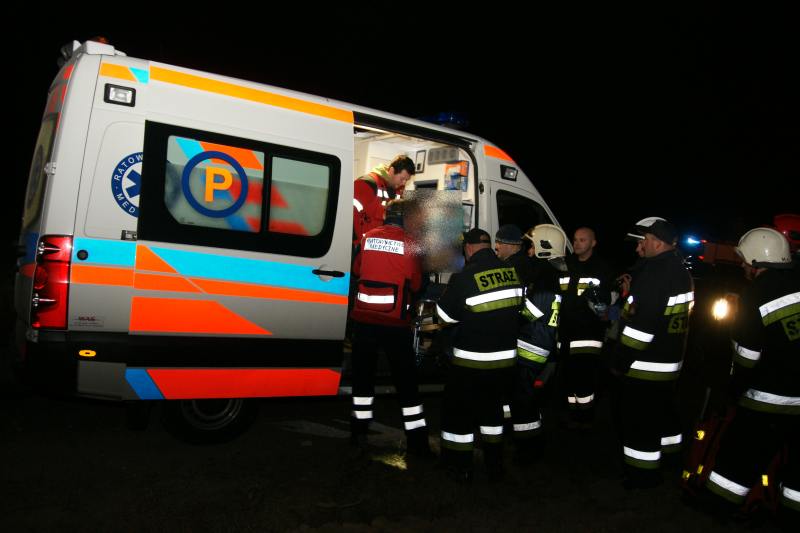 Pożar obory w Miastowicach. Poparzonego gospodarza odwieziono do szpitala