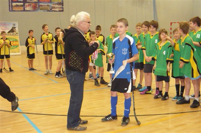 Finał wojewódzki w unihokeju - SP Kołaczkowo wywalczyło 4 miejsce