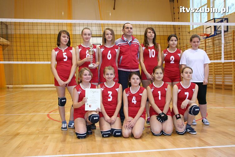 Szkoła Podstawowa z Królikowa wygrywa mistrzostwa powiatu w mini siatkówce