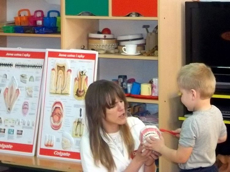 Przedszkolaki poznają doktora Ząbka i legendę Zębolandii