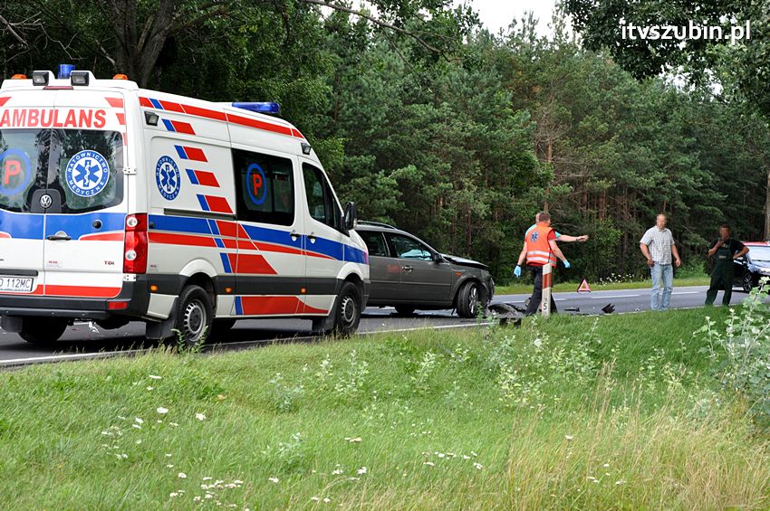 Dwie osoby w szpitalu po zderzeniu samochodów w Kołaczkowie