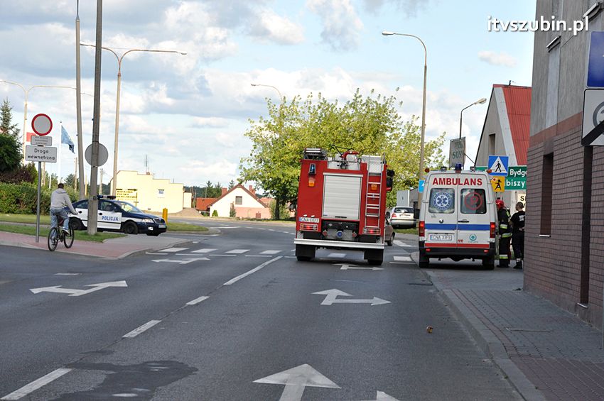 Kolizja osobówek i pożar samochodu w Szubinie 