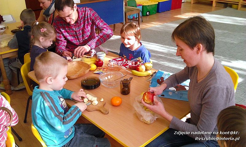 Żabki wiedzą co ma dużo witamin i jest zdrowe