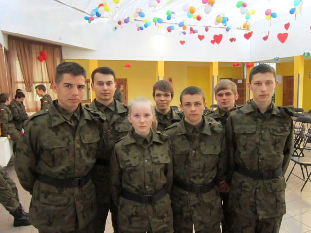 PEŁNA GALA mundurowa w Technikum w Kołaczkowie