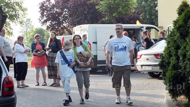 Pielgrzymi w drodze do Górki Klasztornej