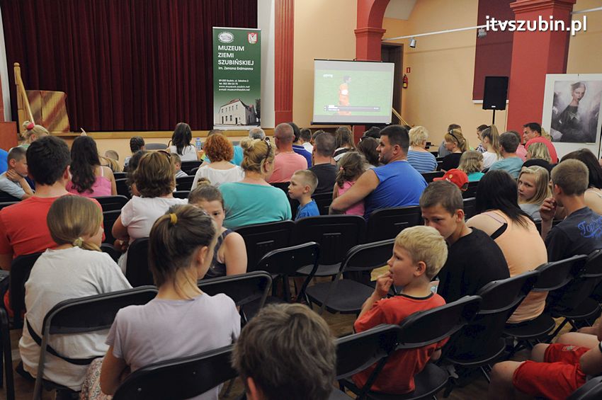 Piłkarze Zawiszy Bydgoszcz z Pucharem Polski w Szubinie 
