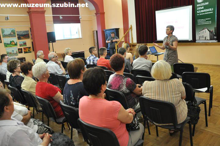 Dwory i pałace w życiu lokalnych społeczności