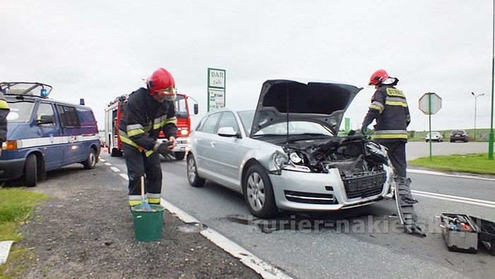 Kolizja z udziałem trzech samochodów na krajowej dziesiątce