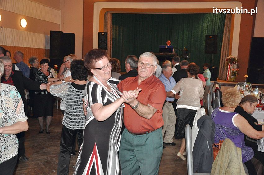 Seniorzy w tanecznych rytmach