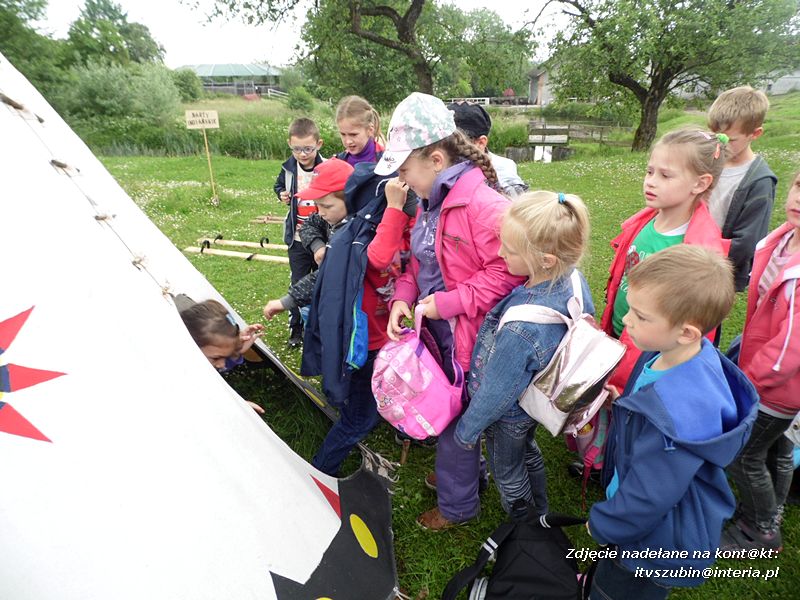 Przedszkolaki z Turu w wiosce indiańskiej