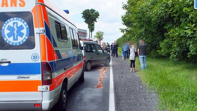 Zderzenie samochodów w Sadkach, dwoje dzieci w szpitalu