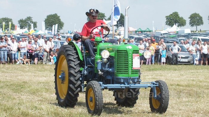 Parada ciągników i pokaz praktyczny możliwości maszyn rolniczych w Minikowie