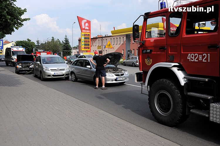 Kolizja trzech osobówek w Szubinie