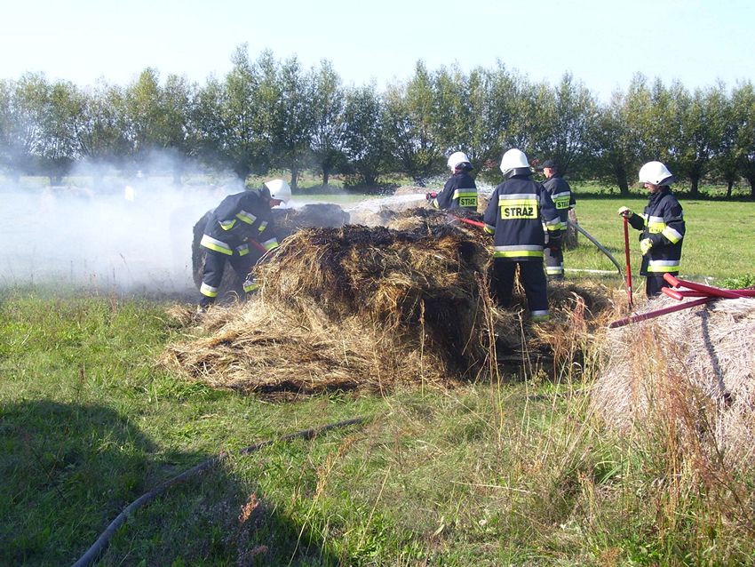 Spaleniu uległo 10 balotów [FILM]