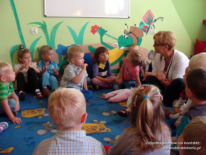 Wizyta pielęgniarki u "Pszczółek" z szubińskiego "Słoneczka"