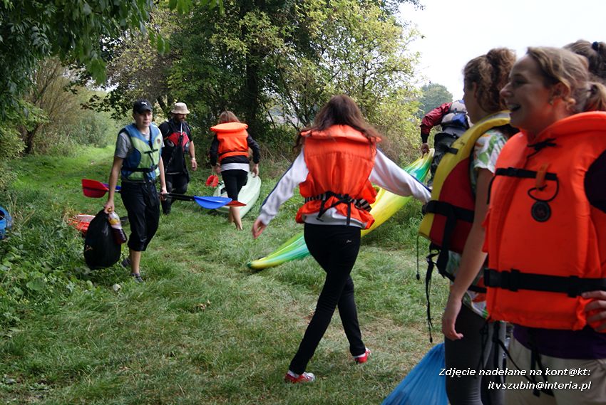 Licealiści z Wyspiańskiego na kajakowym szlaku
