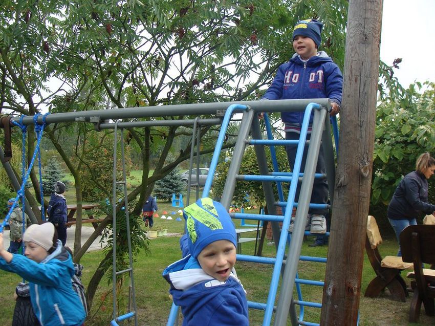 "Zuchy" z szubińskiego "Słoneczka" z wizytą w sadzie