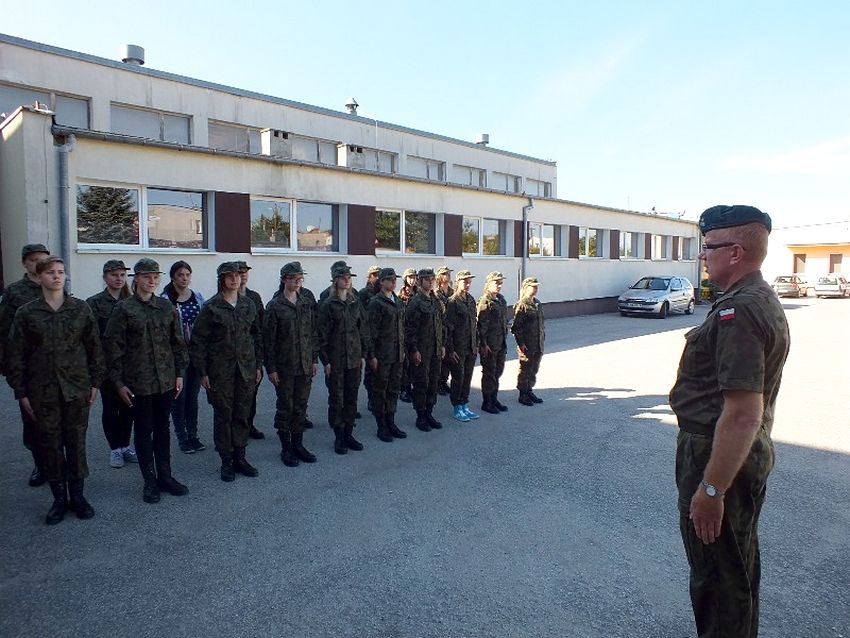 Pierwsza musztra w mundurach uczniów klasy wojskowej I TL