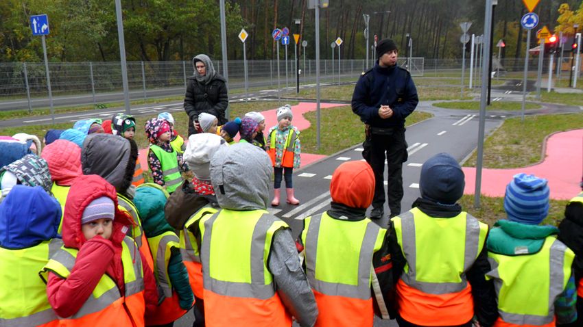 ?Smerfy? i ?Pszczółki? w Miasteczku Ruchu Drogowego w Myślęcinku