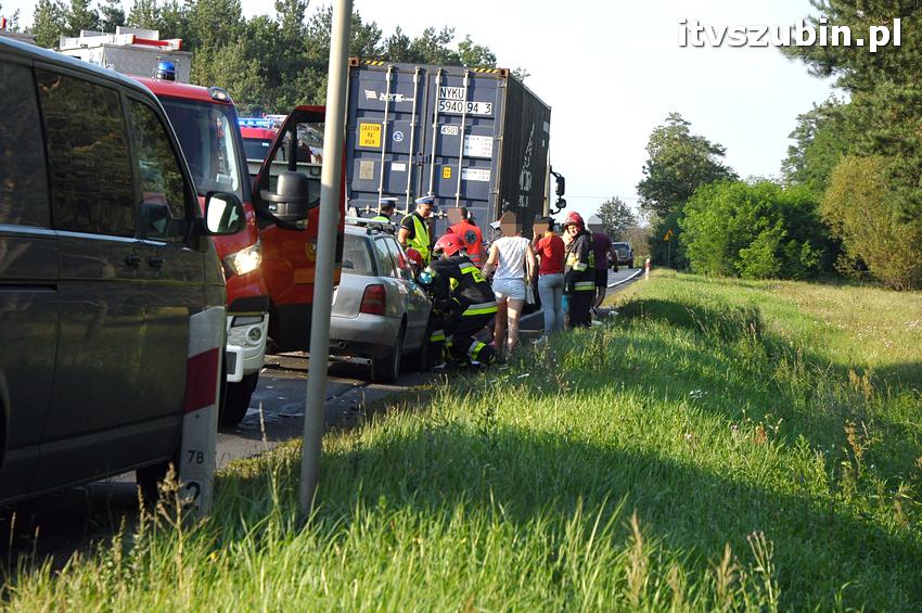 Kolizja 4 pojazdów na krajowej piątce w Nowym Świecie