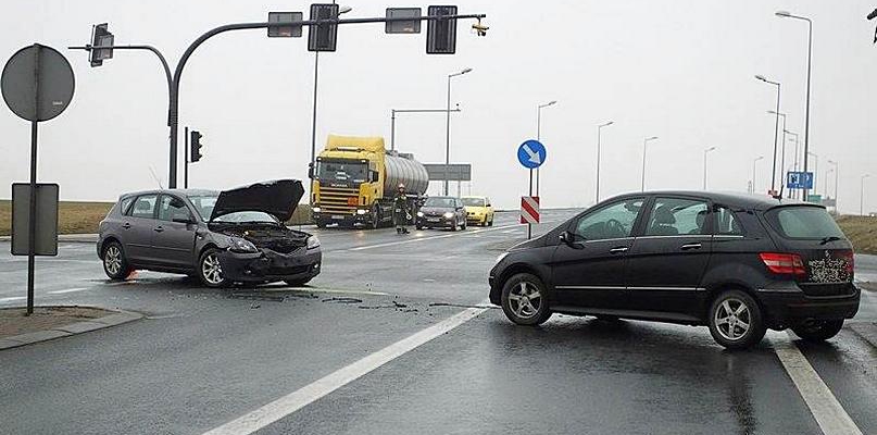 Wypadek na skrzyżowaniu ul. Mroteckiej z drogą krajową nr 10