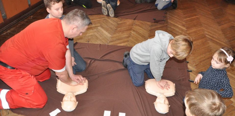 Ćwiczyli udzielanie pierwszej pomocy - Ferie 2017 w SDK