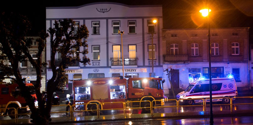 Nocny pożar kamienicy w Kcyni [FILM]