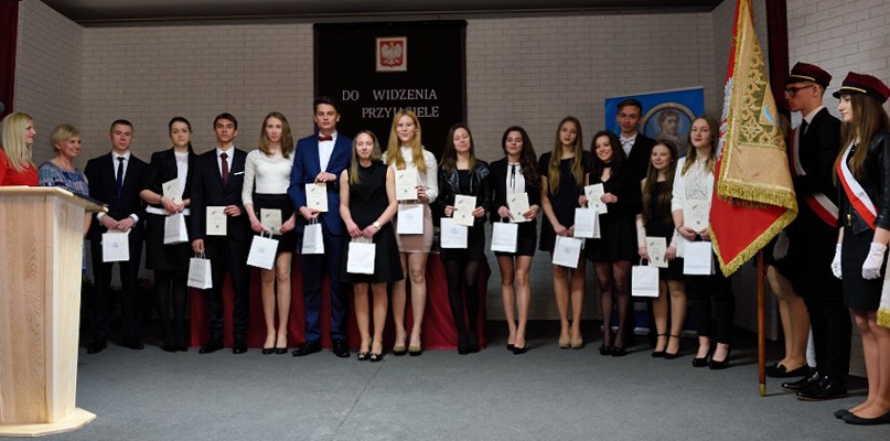 Pożegnanie absolwentów w LO Szubin